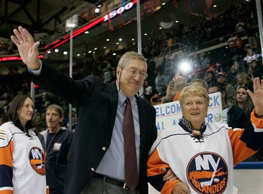 Al Arbour Promptly Removes Penguins From His Lawn