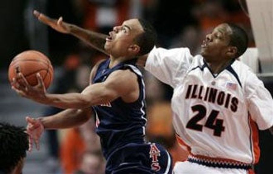 Bayless Overcomes Slow Start, Puts Illini Away In OT
