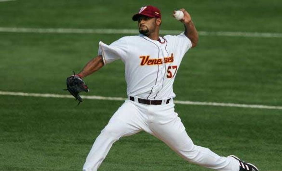 Santana Headed To Flushing, Finally