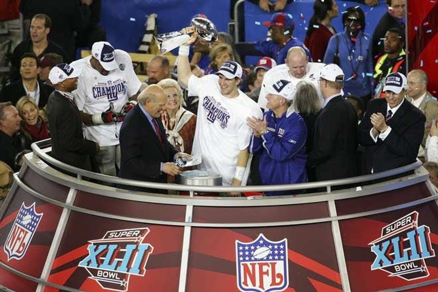 Eli Manning Plays With Your Perceptions Of Reality