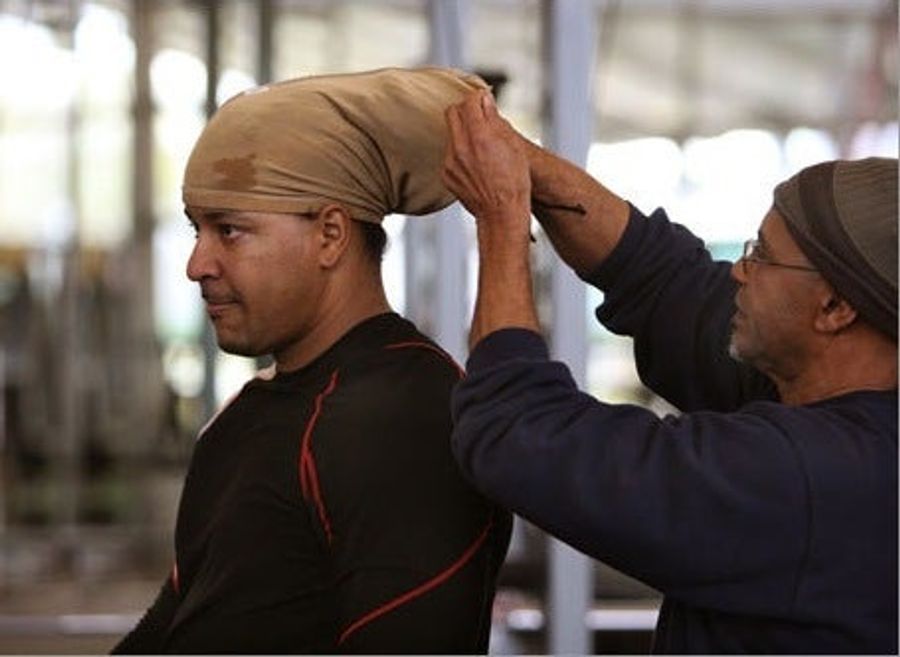 Manny&#39;s Dred Holder Doesn&#39;t Look Circumcised