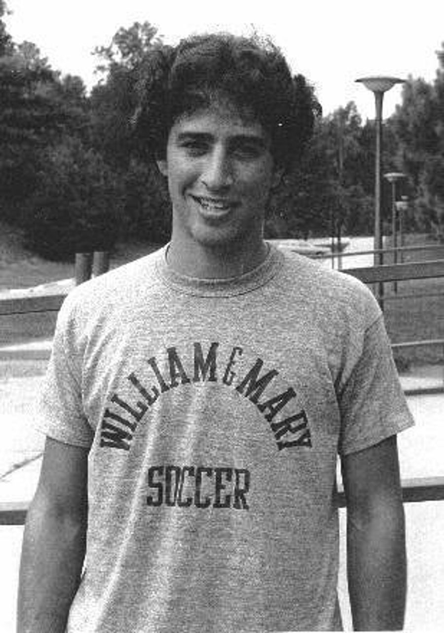 Jon Stewart Still Won't Use His Hands