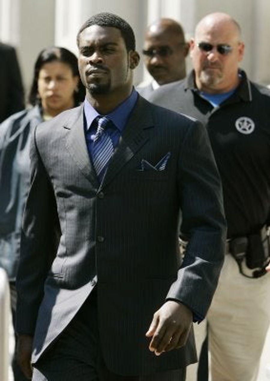 Michael Vick Not Just Chillin&#39;, Apparently