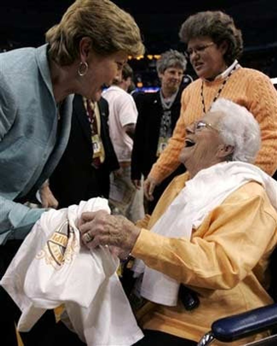 Pat Summitt Should Be The Next Coach Of The Knicks