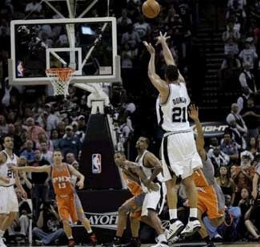 Tim Duncan: Awesomming From Everywhere (Even Three-Point Range)