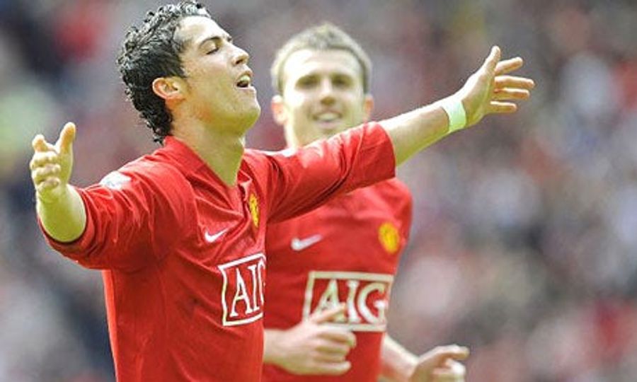 United Move Closer, Lose Nani