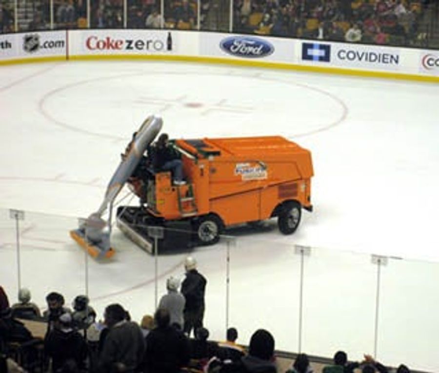 Boston Bruins First To Adopt Five-Blade Technology