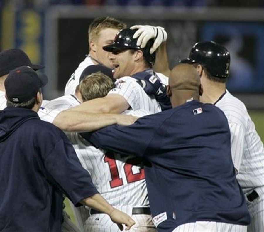 Papelbon&#39;s Control Goes On The Lam