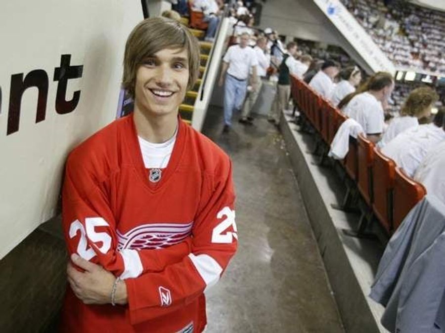 Enterprising Red Wings Fan Finds Clever Way To Give The Penguins More Money