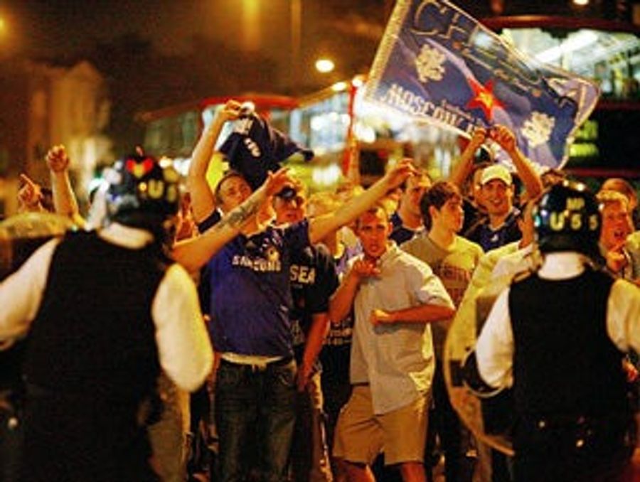Eat Dustbin, Fellow Chelsea Fan!