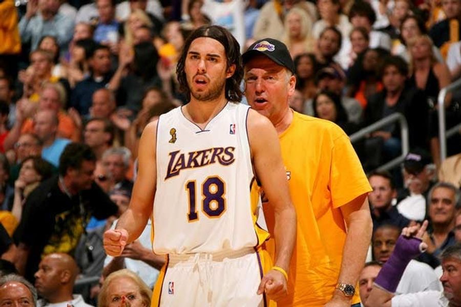 Sasha Vujacic&#39;s New Best Pal