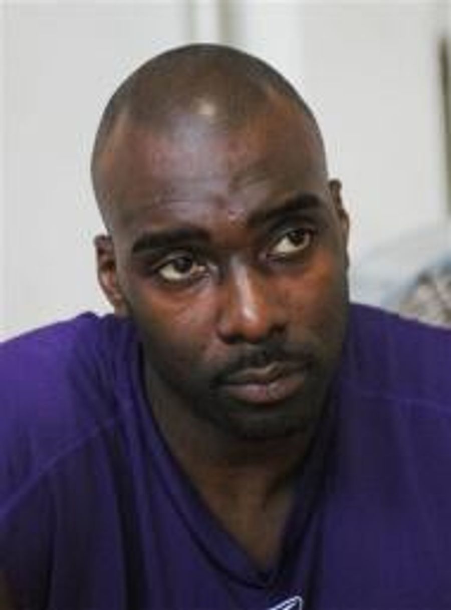 Ritzy Town&#39;s Attempt To Keep Aaron McKie From Endangering Them Falls Short