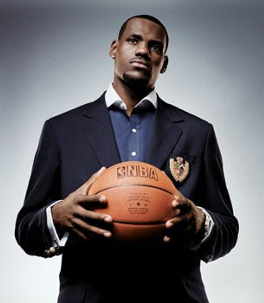 LeBron Raymone James Donates $20k to Barack Obama's Presidential Campaign
