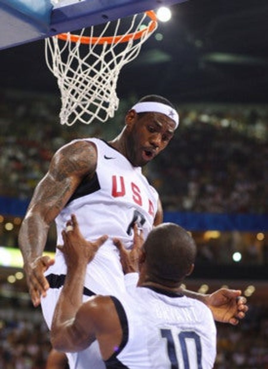 US Dominates China, Yao Is Hobbled