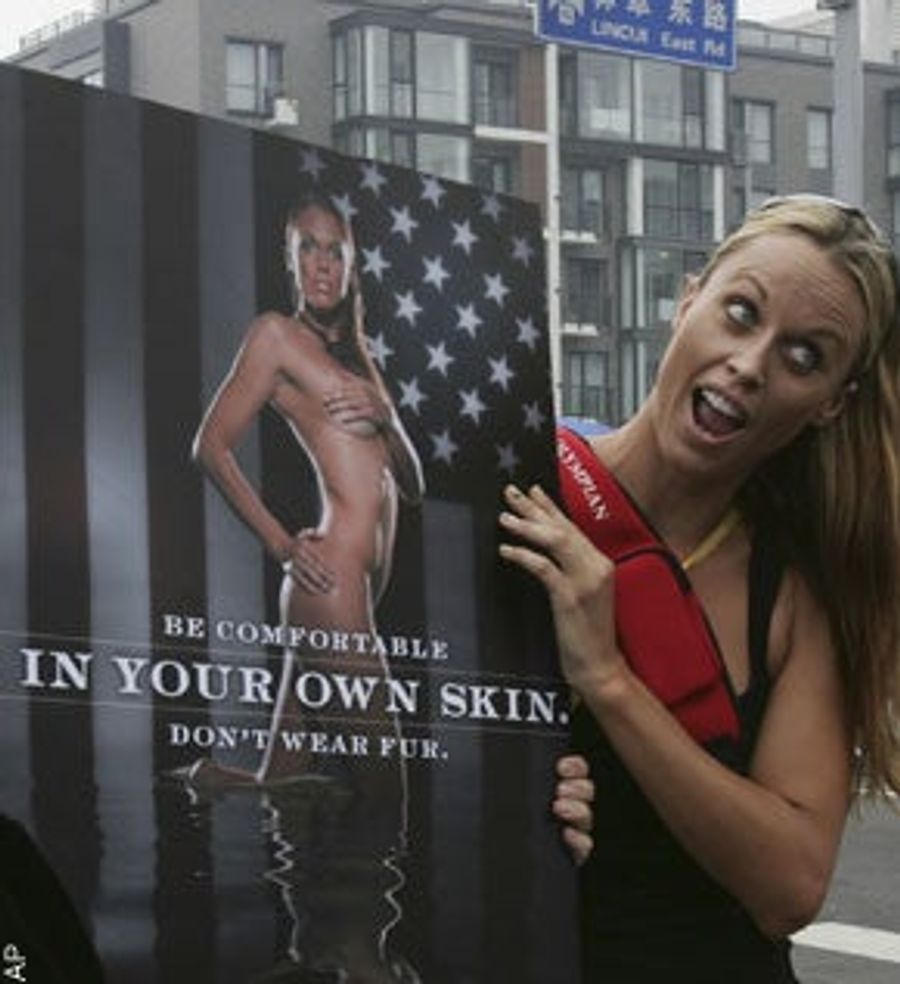 Amanda Beard Does Not Want To See What&#39;s Inside  Michael Phelps&#39; Speedos