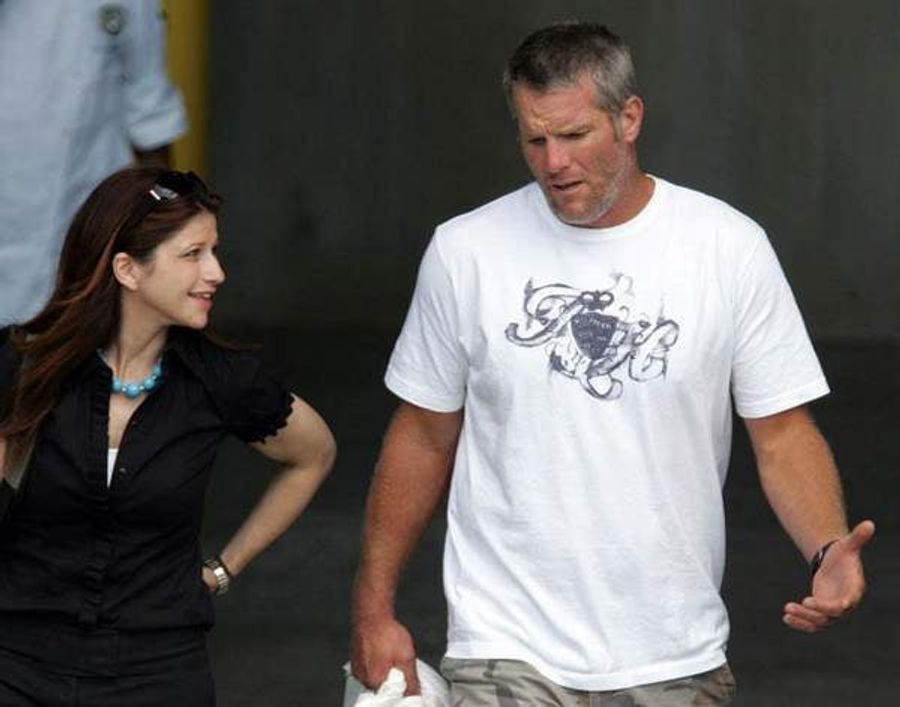 Rachel Nichols Has Finally Extricated Herself From Brett Favre's Pocket