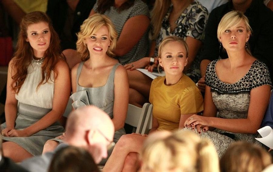 Afternoon Blogdome: Maria Sharapova And Tiny Gnome Woman Enjoy The Catwalk