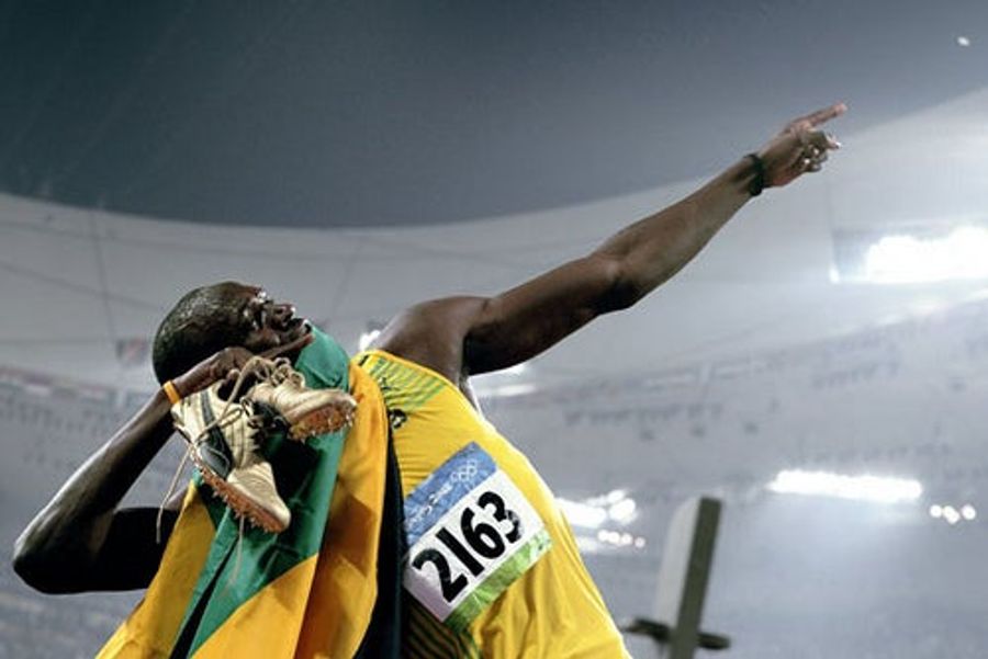 Mad Physicist Analyzes Effects of Usain Bolt&#39;s Olympic Showboating, Carl Lewis Thinks It&#39;s Juicy