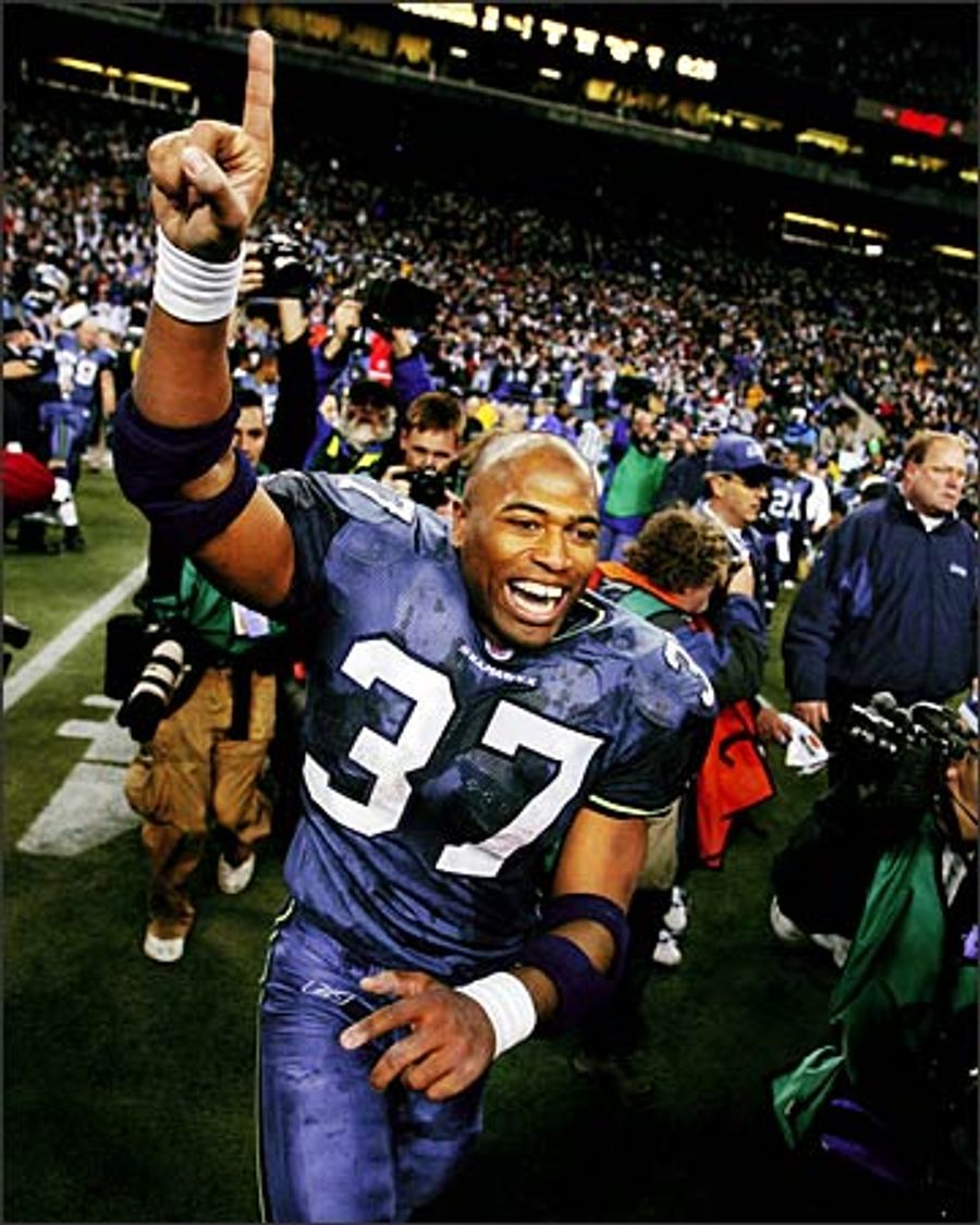 Shaun Alexander, Cedric Benson Both Seeking Reclamation Project Status In Detroit