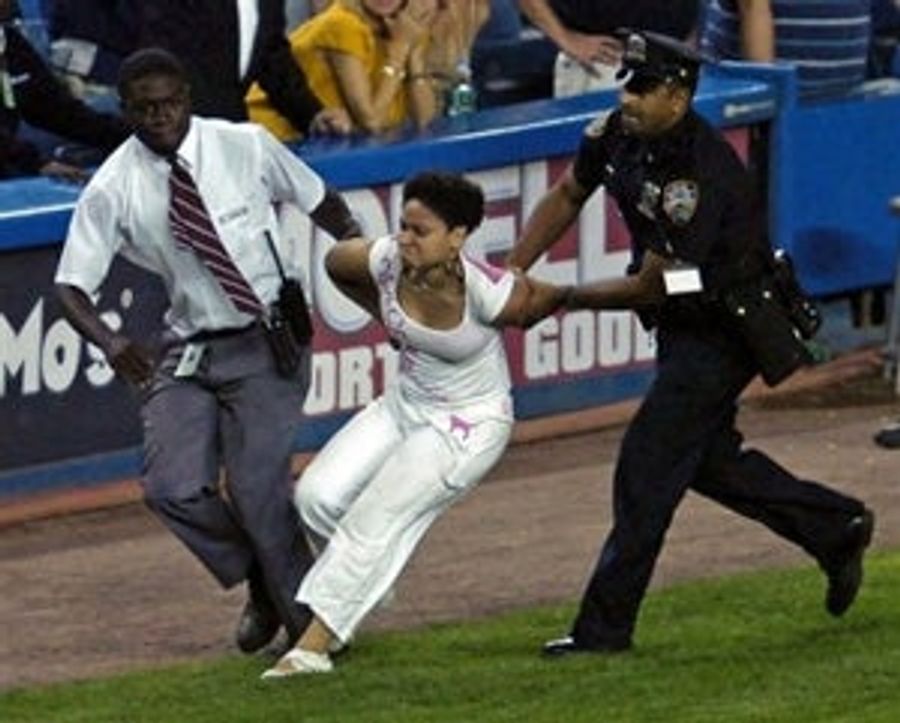 Yankee Stadium Security Will Not Tolerate Your Remarks On Leafy Vegetables