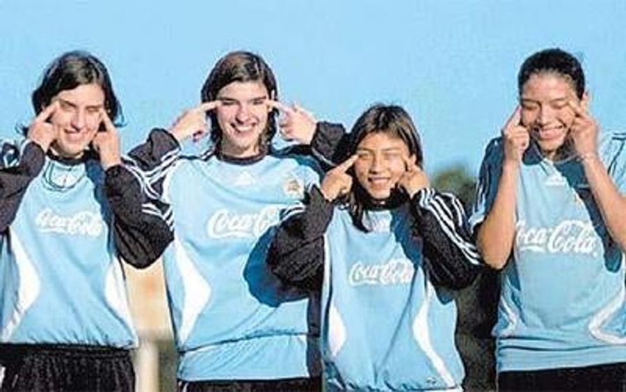 Morning Blogdome: Argentinian Soccer Women Also Didn't Get The Slant-Eye Memo