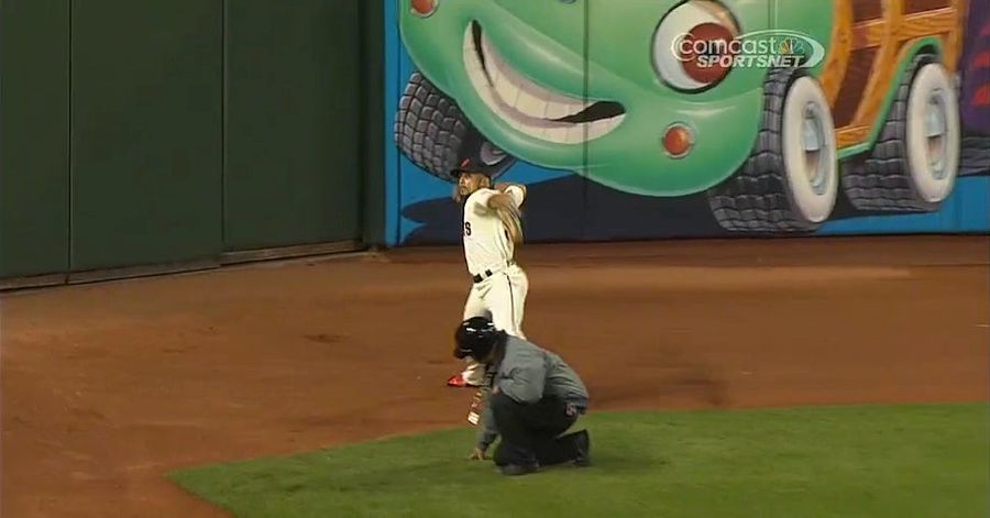 This Giants Security Guard Keeps Getting In The Way