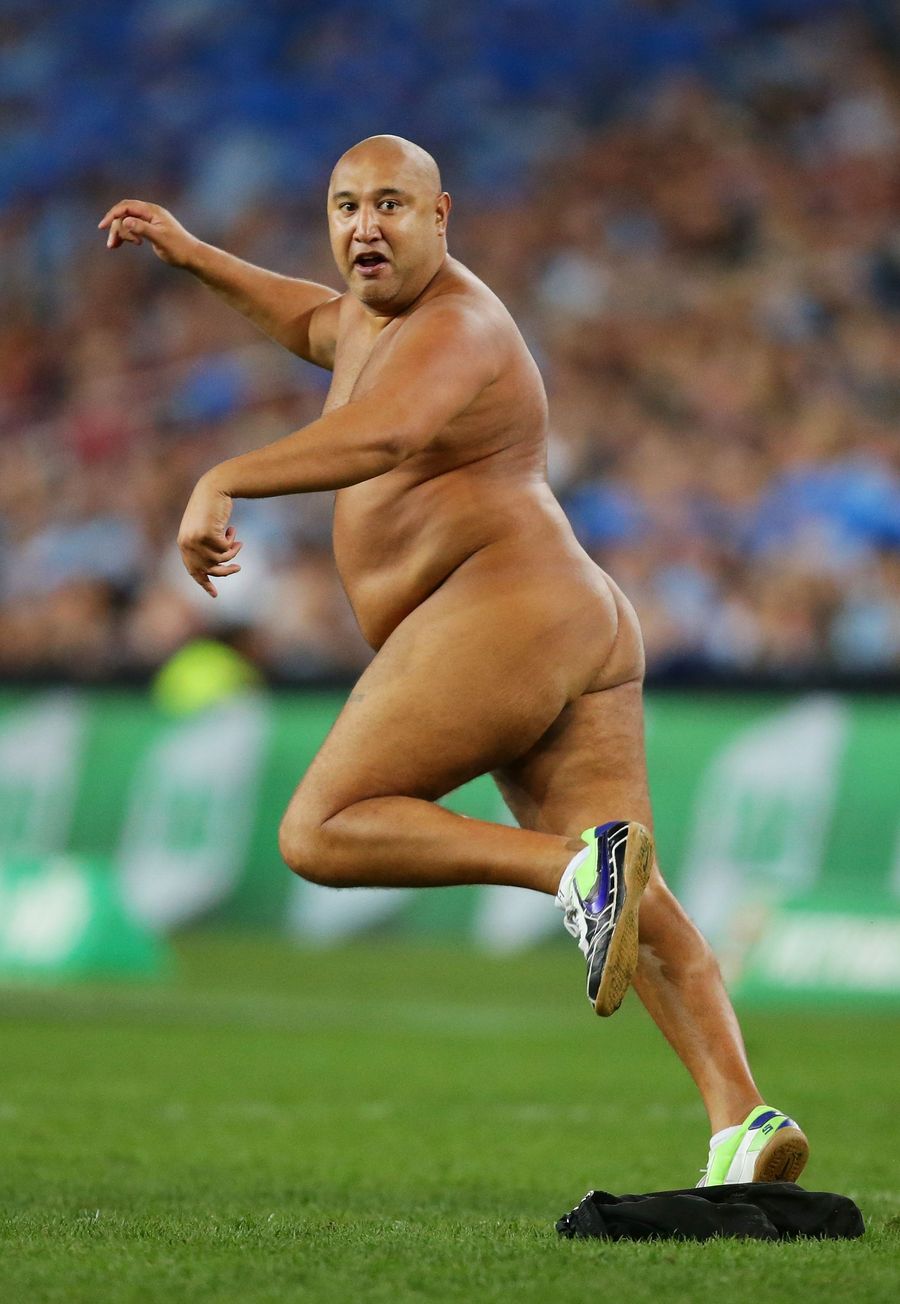 Giant, Hairless Streaker Joins Australia&#39;s Biggest Rugby League Match