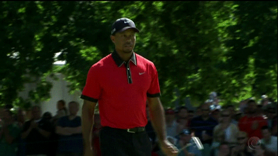 Tiger Woods Finds First Sunday Birdie Finger-Licking Good