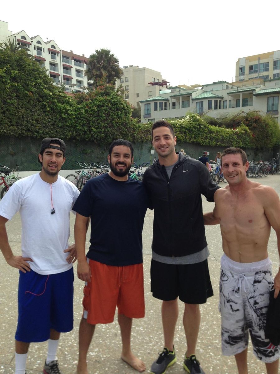Here's Ryan Braun Hanging Out With Some Bros In Venice Beach