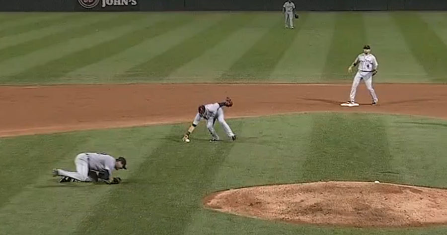 Jose Iglesias Makes Ridiculous Bare-Handed Play