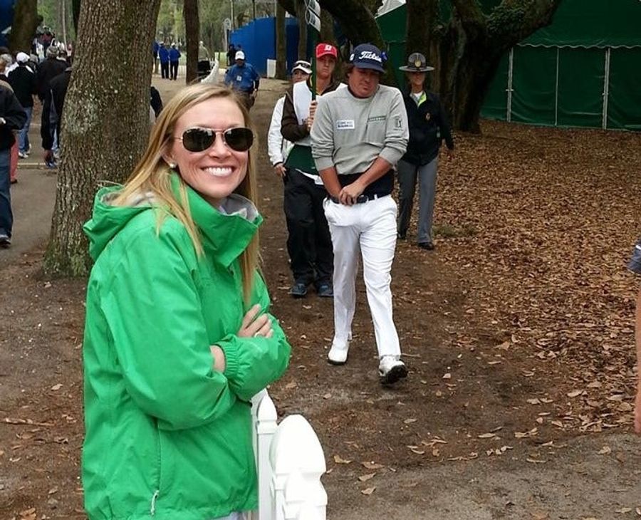 Jason Dufner Photobombs Woman Without Even Trying