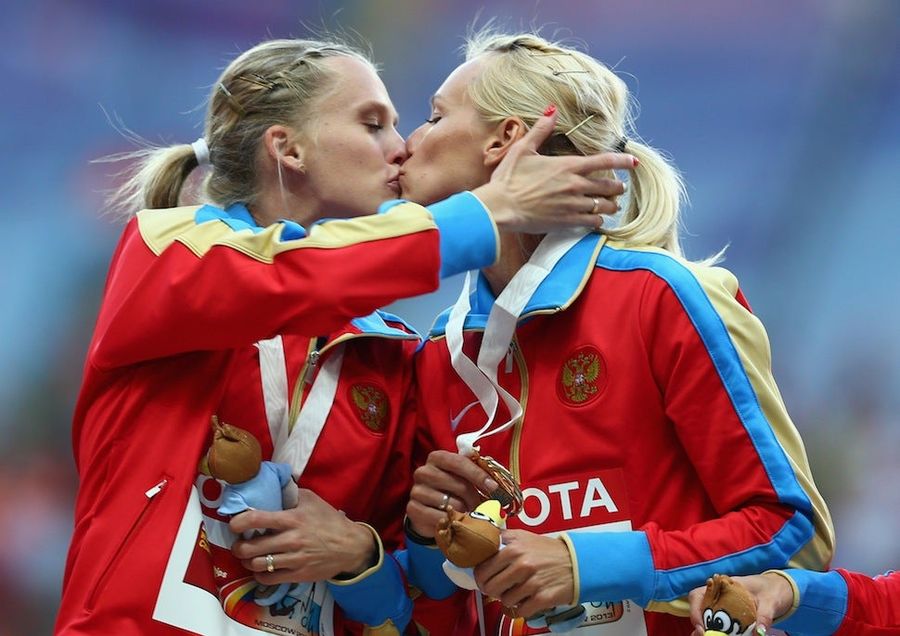 Russian Runners Share Kiss On Winner&#39;s Podium