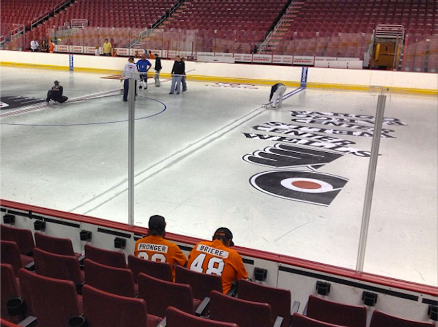 Flyers Fans Set Fake World Record For Watching Paint Dry