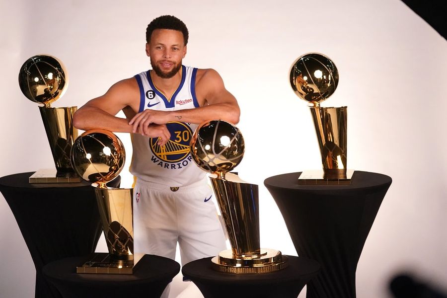 Stephen Curry first active player showcased by Hall of Fame