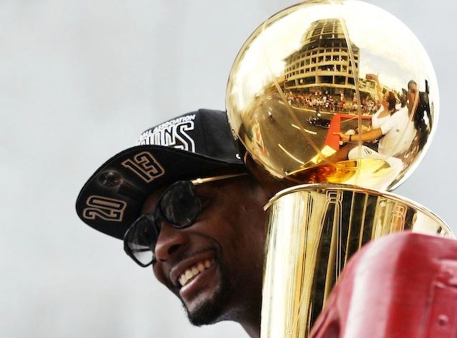Aubrey Plaza Meets Chris Bosh, Is A Total Weirdo About It
