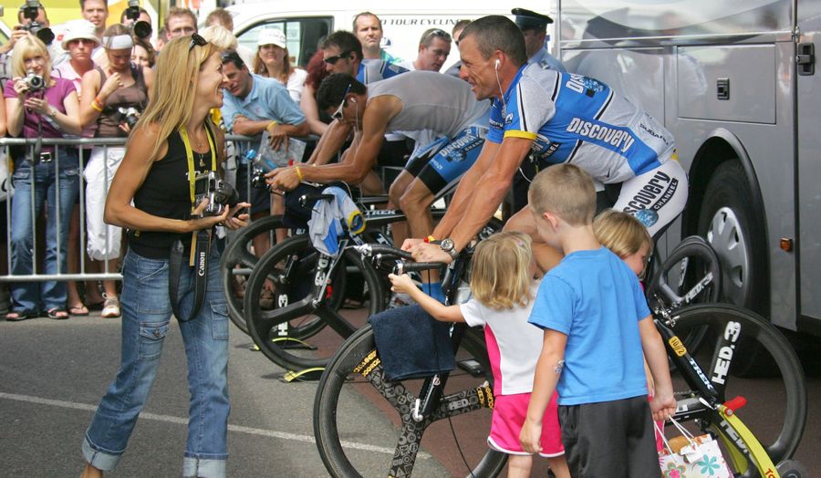 Book Claims Sheryl Crow Watched Lance Armstrong Dope, Told Feds