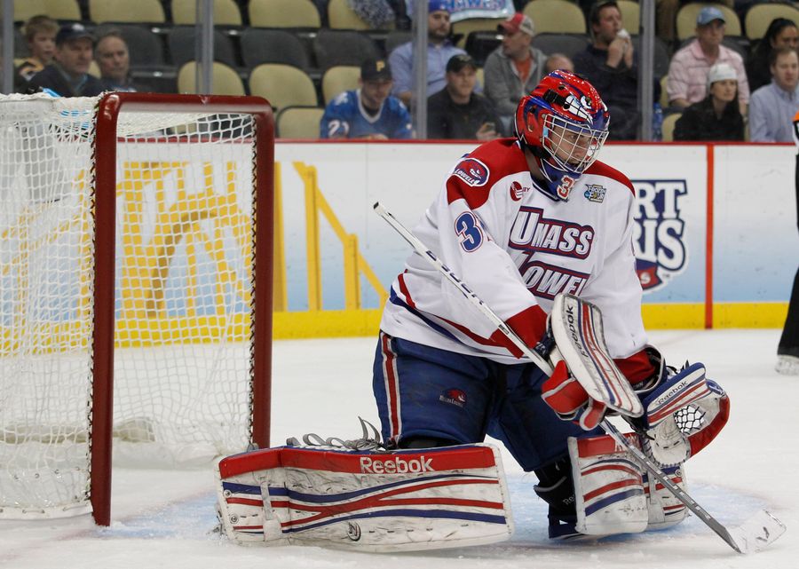 Top-Ranked College Hockey Team Loses First Game To Scrubs
