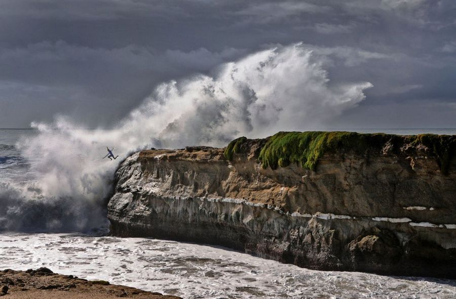 Photo: This Surfer Is Late For His Heat