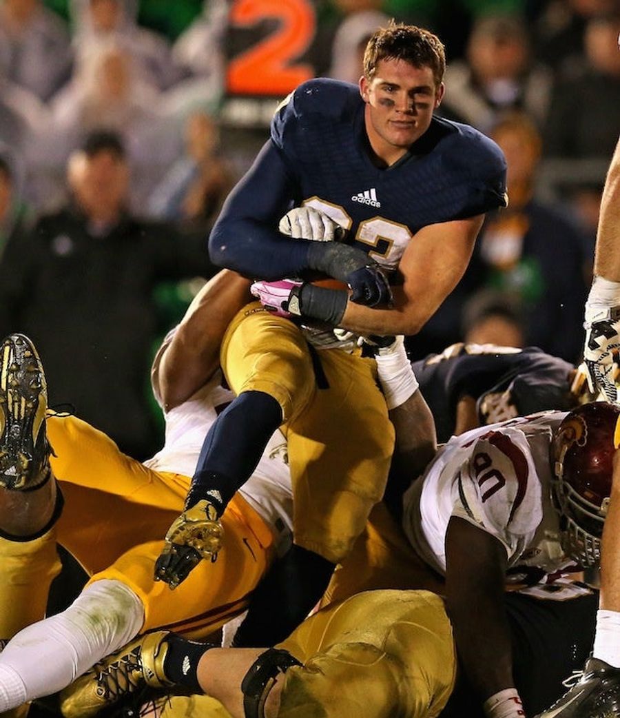 Ridiculously Photogenic Running Back Stars In Impossible Photo