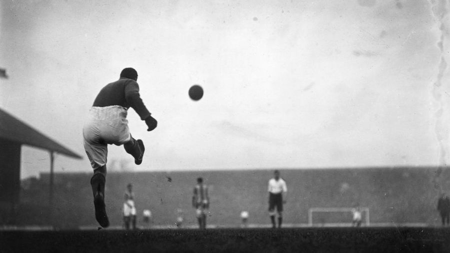 Take A Tour Of English Soccer History With These Cool, Old-Timey Photos