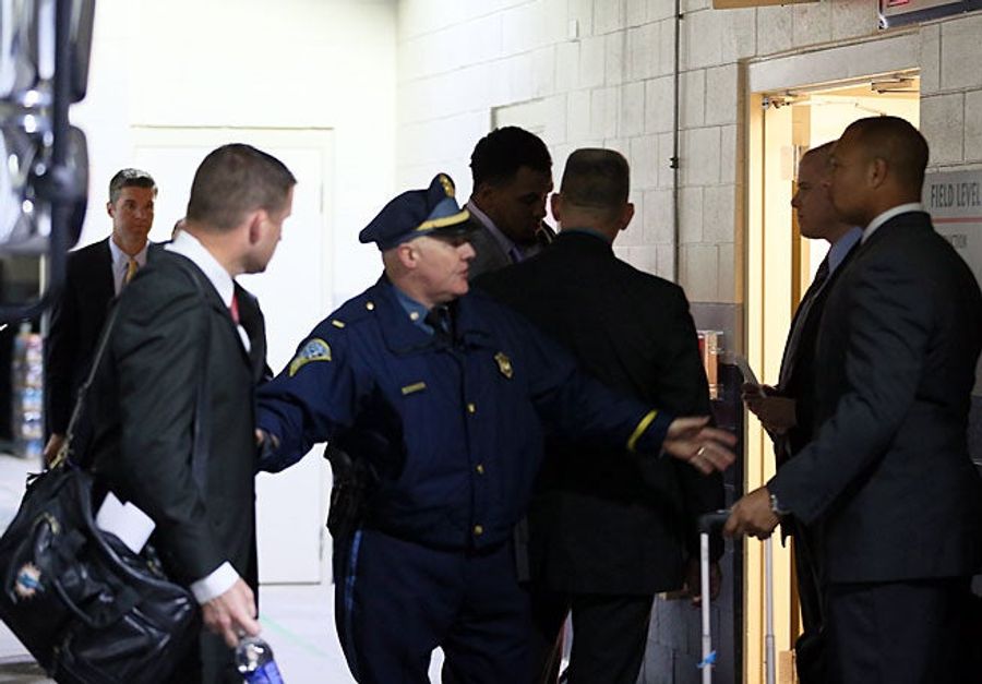 Mike Pouncey Served With Aaron Hernandez-Related Subpoena After Game