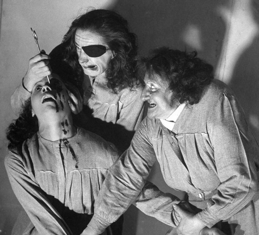 Halloween Special: Madness! Torture! Applause!