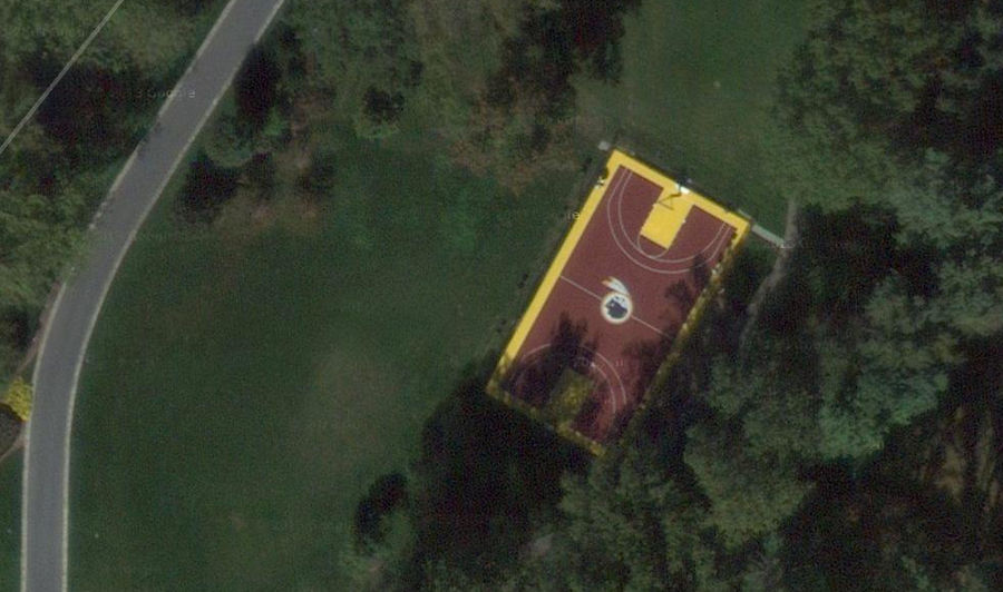 Dan Snyder Has A Redskins Basketball Court