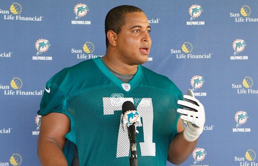 People Keep Tweeting Hate And Support At The Wrong Jonathan Martin