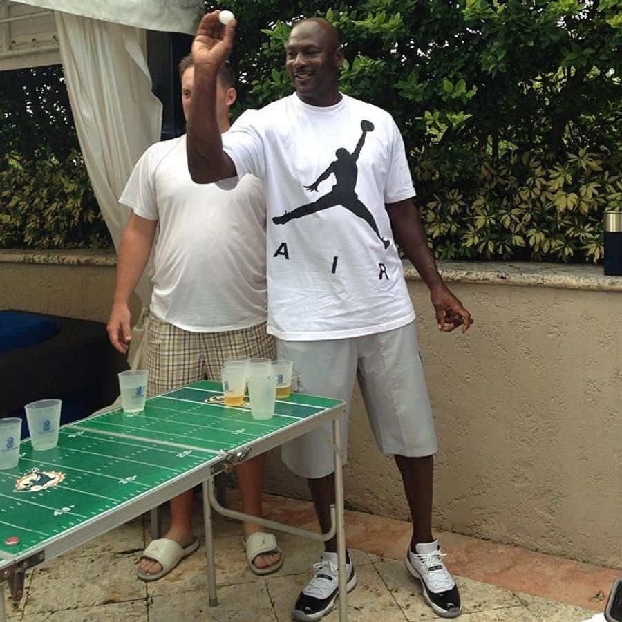 Here&#39;s Michael Jordan Playing Beer Pong