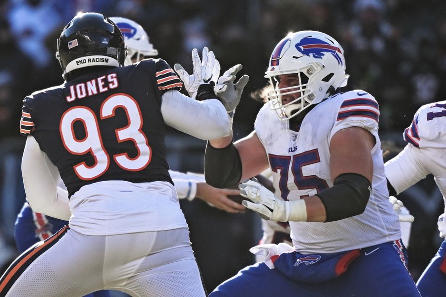 Giants add G Greg Van Roten to roster