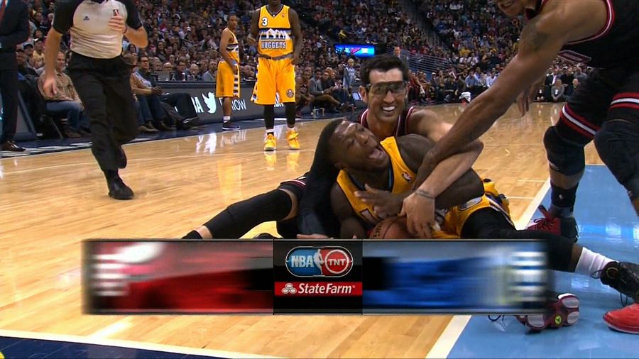 Kirk Hinrich Has A Great Time Wrestling With Nate Robinson
