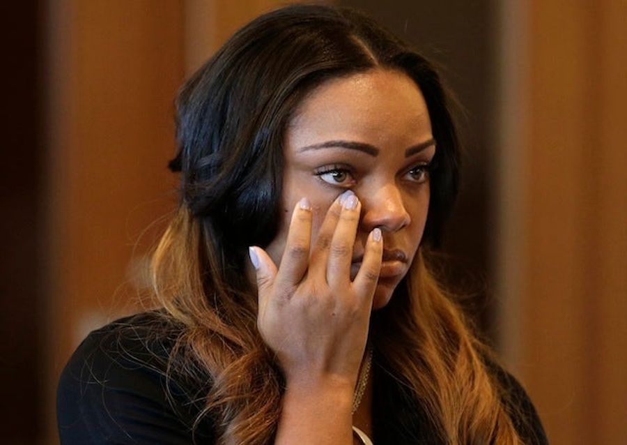 Prosecutors: Aaron Hernandez&#39;s Fianceé Lied To Grand Jury 29 Times