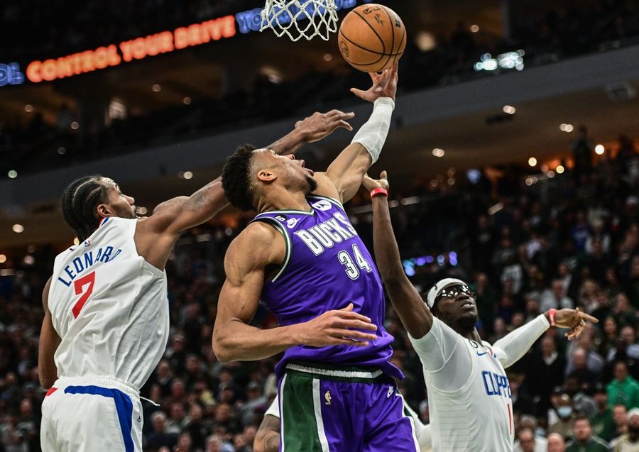NBA: Los Angeles Clippers at Milwaukee Bucks