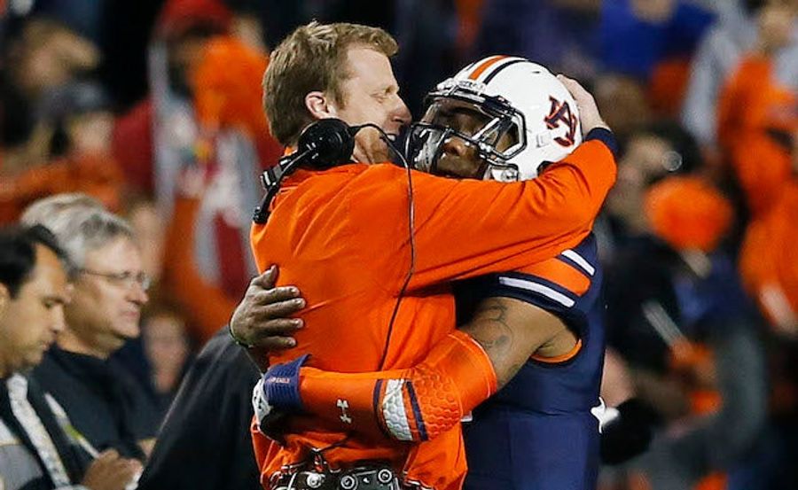 Auburn Coach Repeatedly Tosses Gleeful Kids Onto Couch
